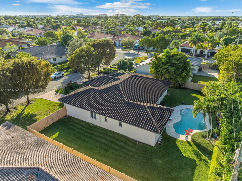 En Venta: $1,050,000 (4 camas, 3 baños, 2275 Pies cuadrados)