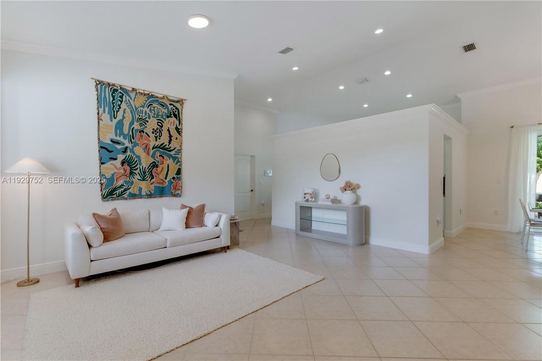 En Venta: $1,050,000 (4 camas, 3 baños, 2275 Pies cuadrados)