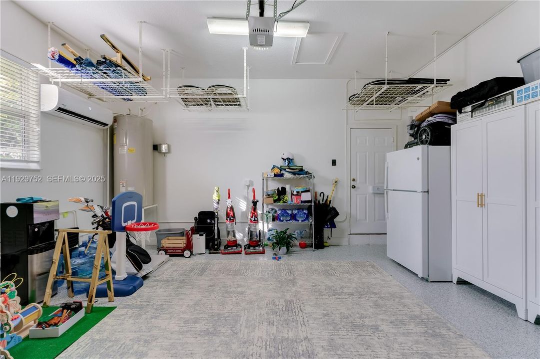 En Venta: $1,050,000 (4 camas, 3 baños, 2275 Pies cuadrados)