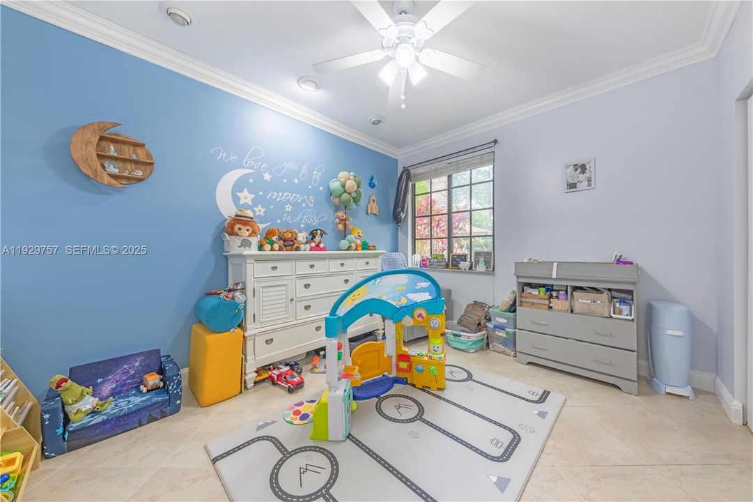 待售: $490,000 (3 贝兹, 2 浴室, 2076 平方英尺)