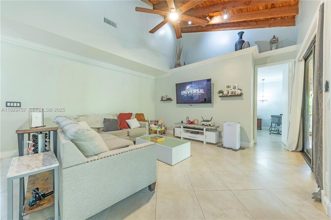 待售: $490,000 (3 贝兹, 2 浴室, 2076 平方英尺)