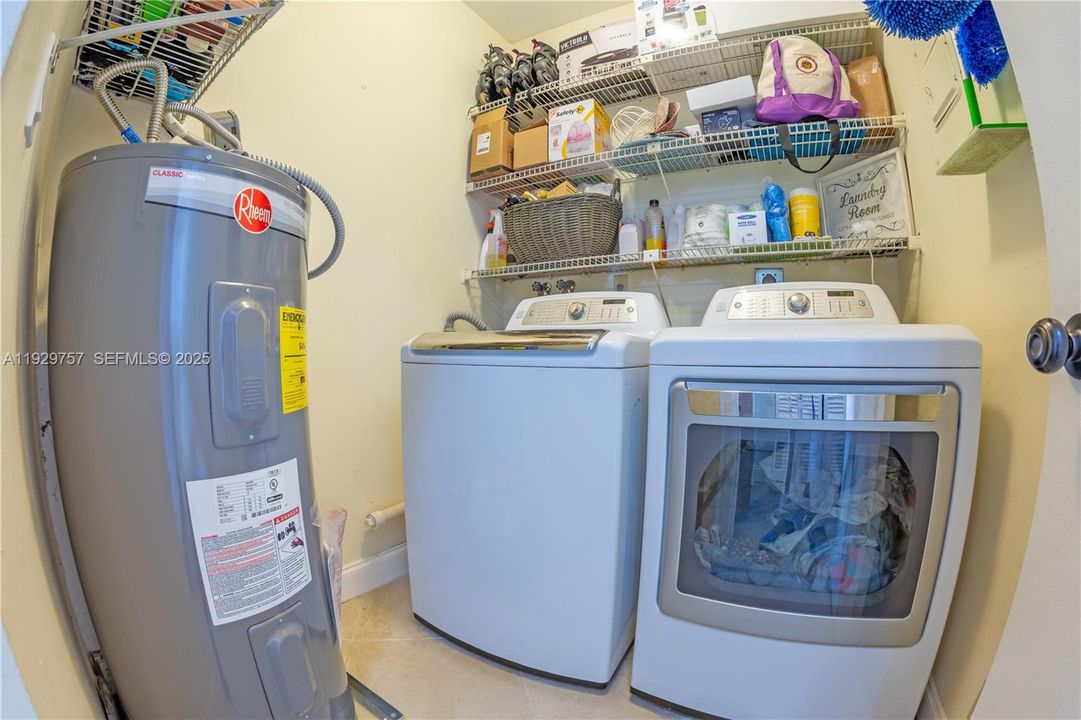 待售: $490,000 (3 贝兹, 2 浴室, 2076 平方英尺)