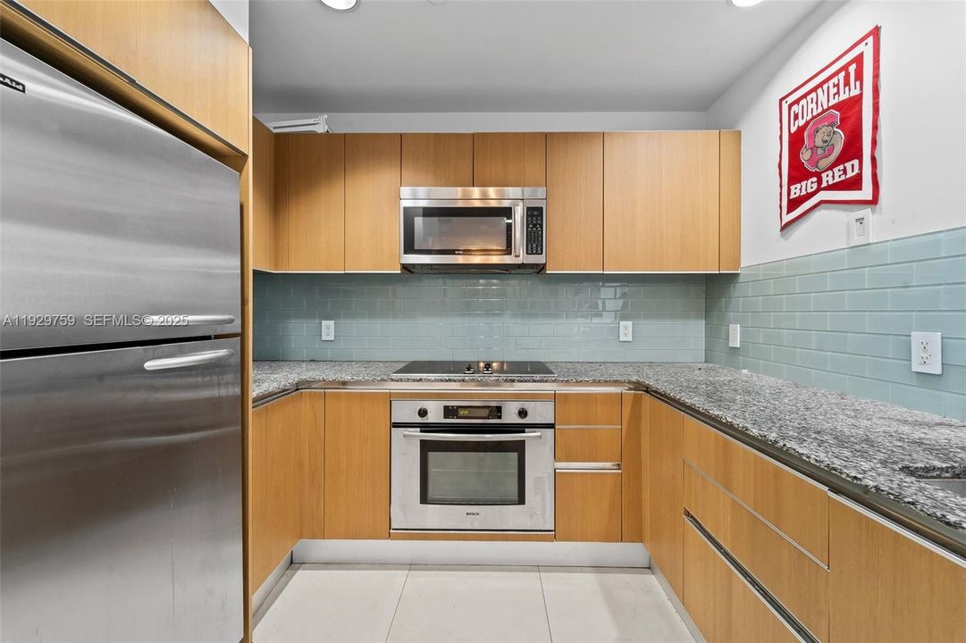 For Rent: $2,650 (0 beds, 1 baths, 613 Square Feet)