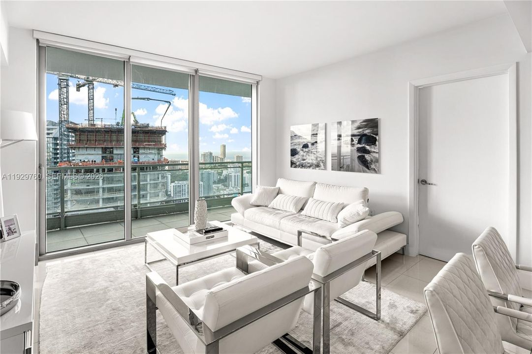 For Sale: $680,000 (2 beds, 2 baths, 1121 Square Feet)