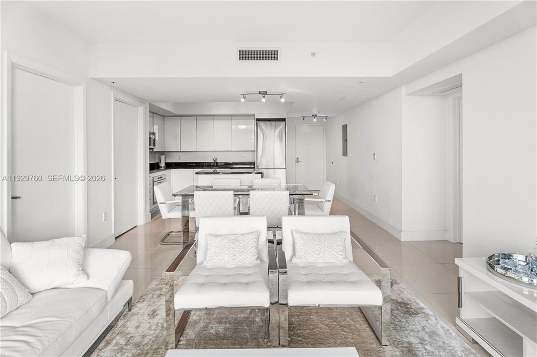 For Sale: $680,000 (2 beds, 2 baths, 1121 Square Feet)