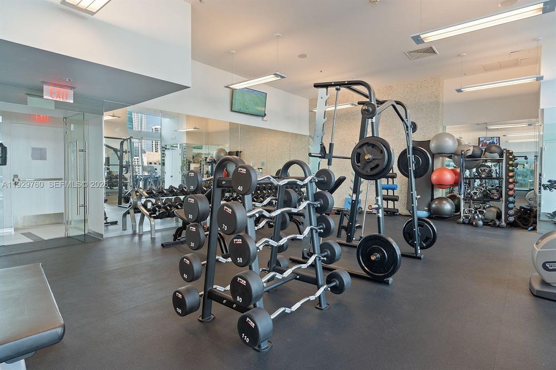 For Sale: $680,000 (2 beds, 2 baths, 1121 Square Feet)