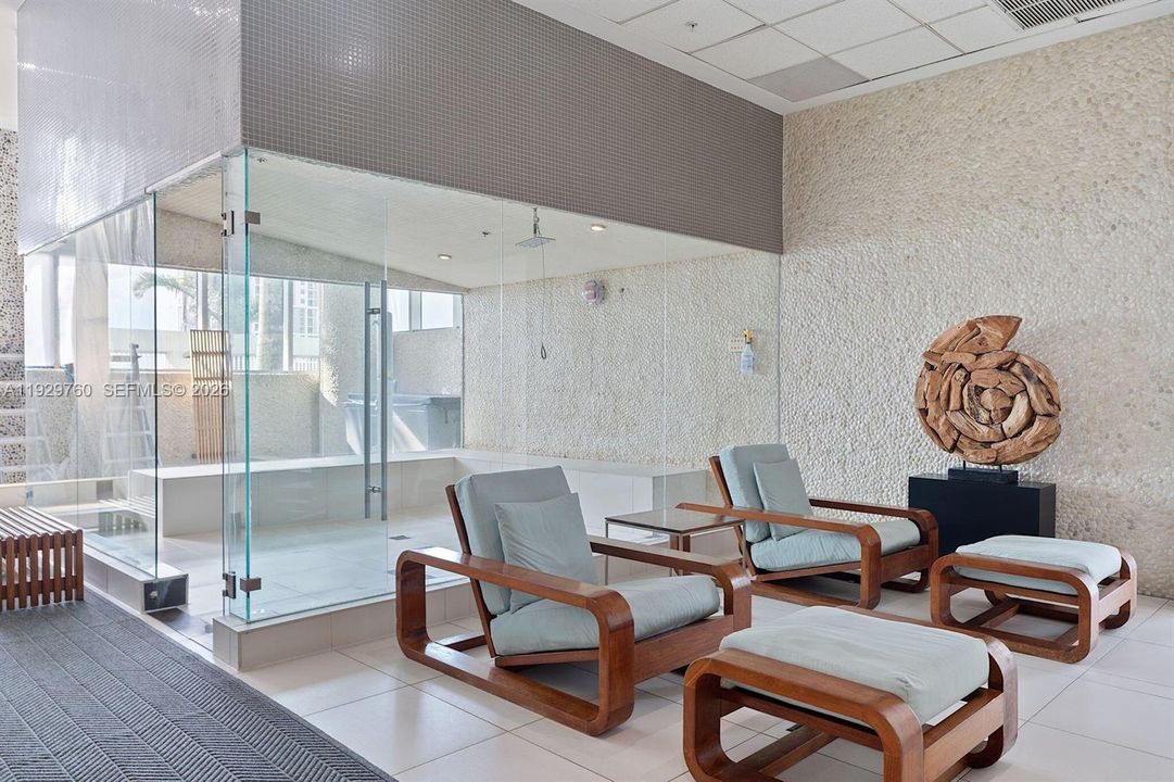 For Sale: $680,000 (2 beds, 2 baths, 1121 Square Feet)