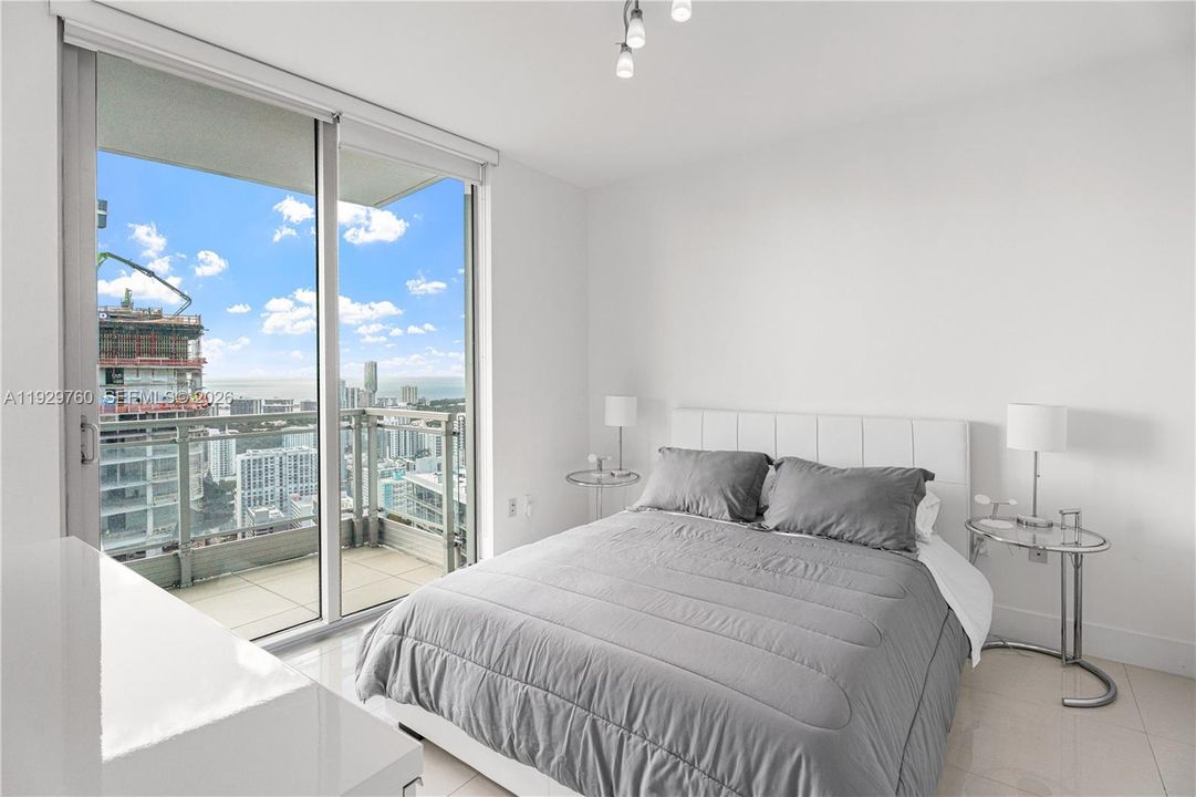 For Sale: $680,000 (2 beds, 2 baths, 1121 Square Feet)