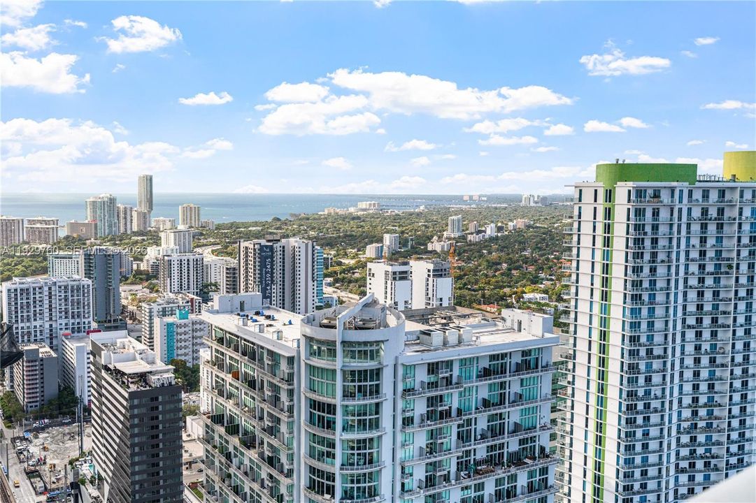 For Sale: $680,000 (2 beds, 2 baths, 1121 Square Feet)