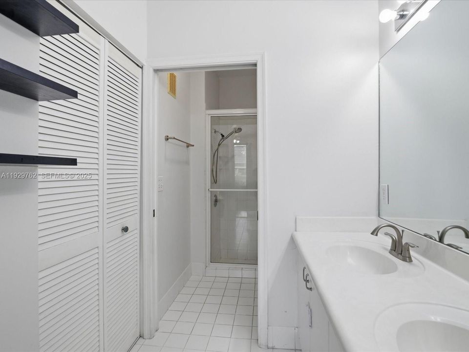 For Rent: $3,200 (3 beds, 2 baths, 1370 Square Feet)