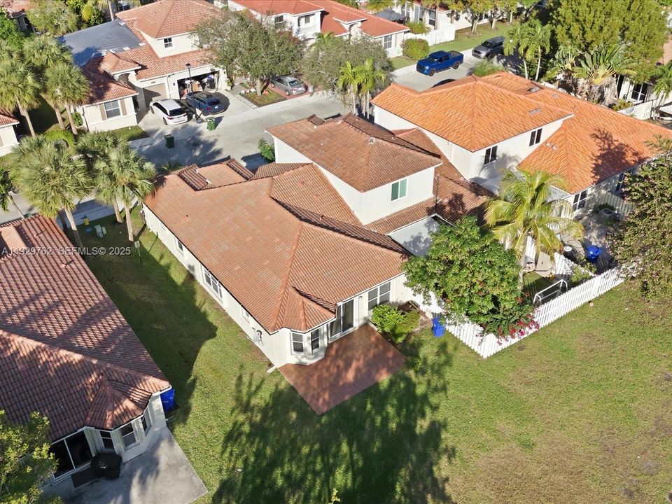 For Rent: $3,200 (3 beds, 2 baths, 1370 Square Feet)