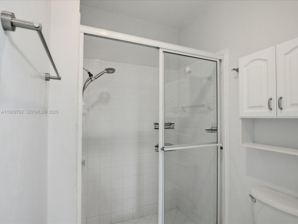 For Rent: $3,200 (3 beds, 2 baths, 1370 Square Feet)