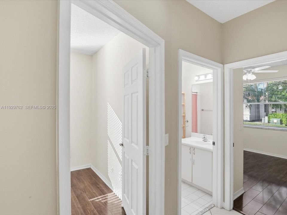 For Rent: $3,200 (3 beds, 2 baths, 1370 Square Feet)