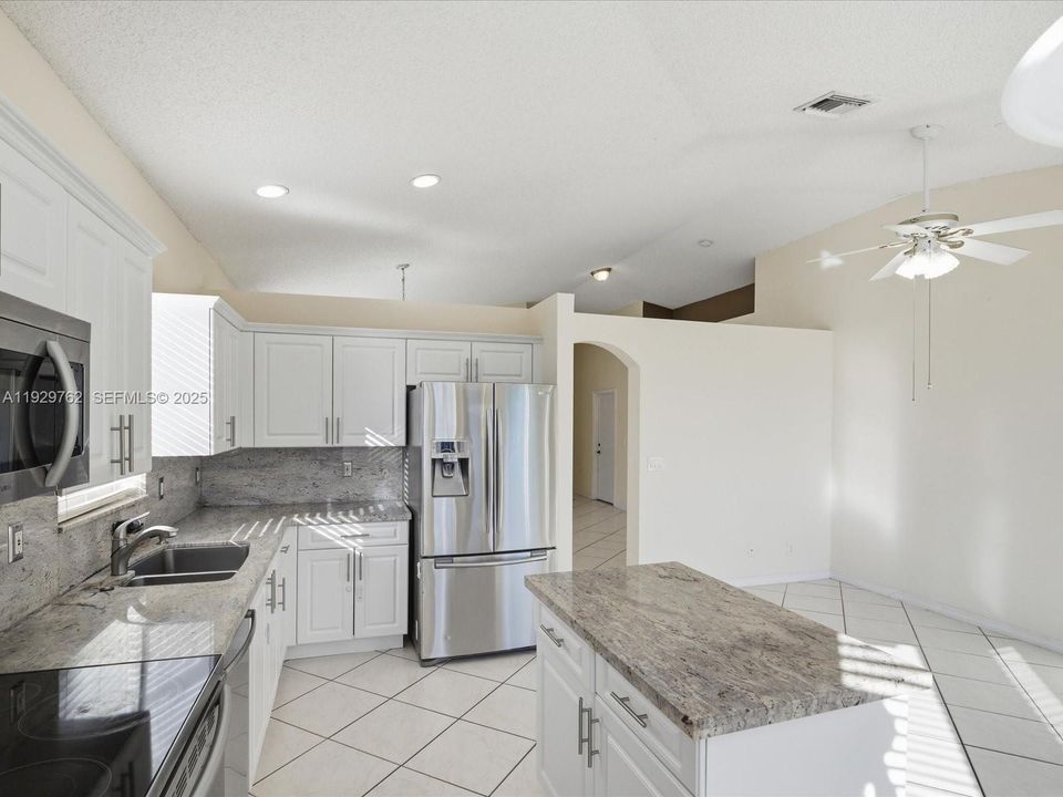 For Rent: $3,200 (3 beds, 2 baths, 1370 Square Feet)