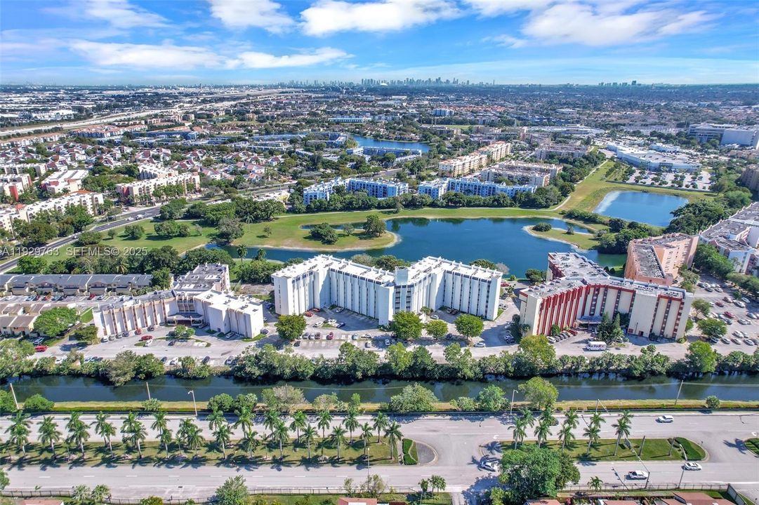 В аренду: $2,300 (2 спален, 2 ванн, 914 Квадратных фут)