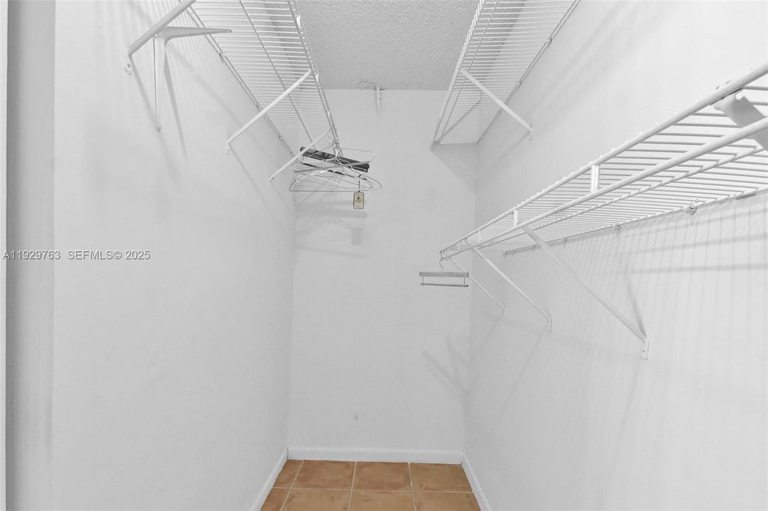 В аренду: $2,300 (2 спален, 2 ванн, 914 Квадратных фут)