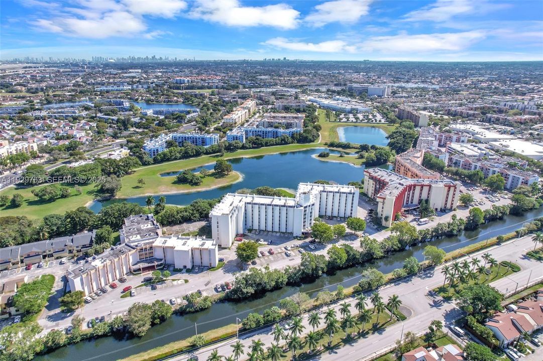 В аренду: $2,300 (2 спален, 2 ванн, 914 Квадратных фут)