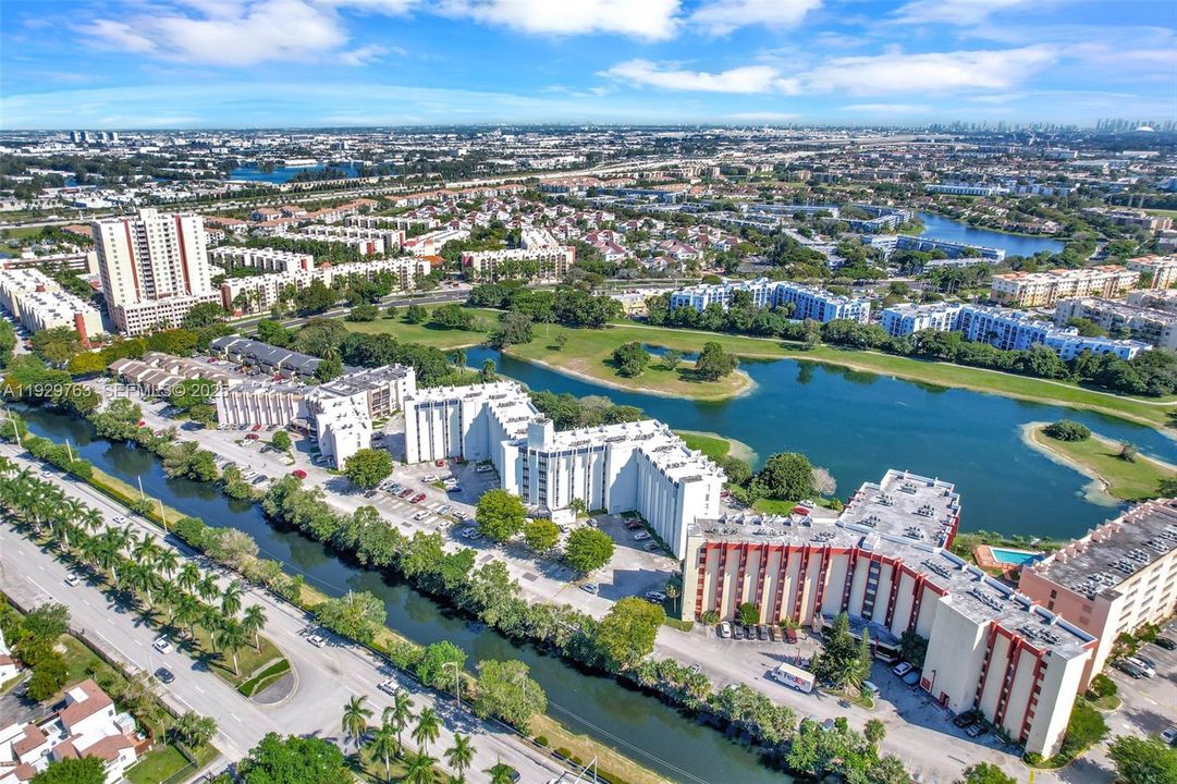 В аренду: $2,300 (2 спален, 2 ванн, 914 Квадратных фут)