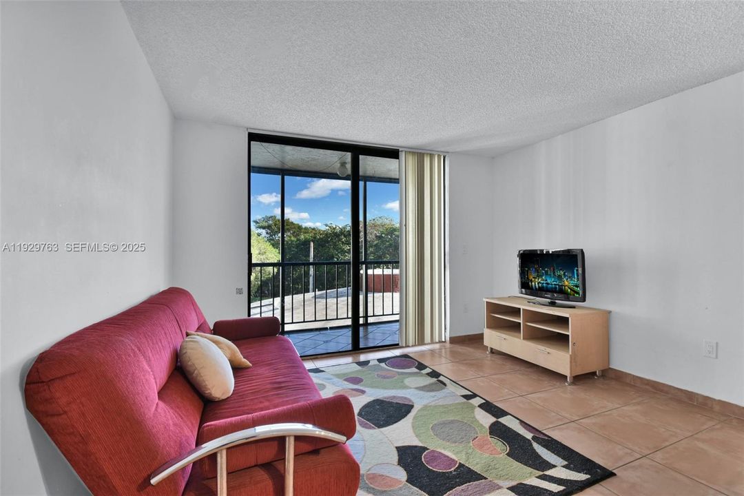 В аренду: $2,300 (2 спален, 2 ванн, 914 Квадратных фут)