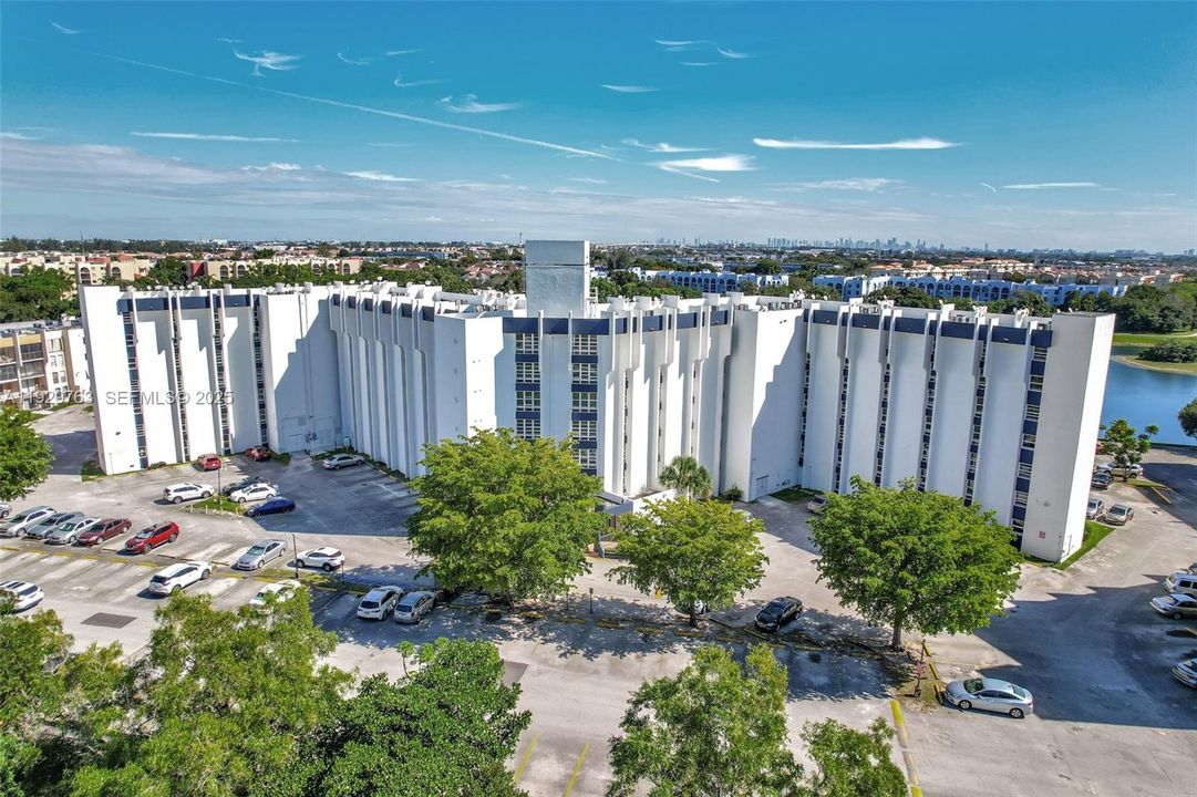 В аренду: $2,300 (2 спален, 2 ванн, 914 Квадратных фут)