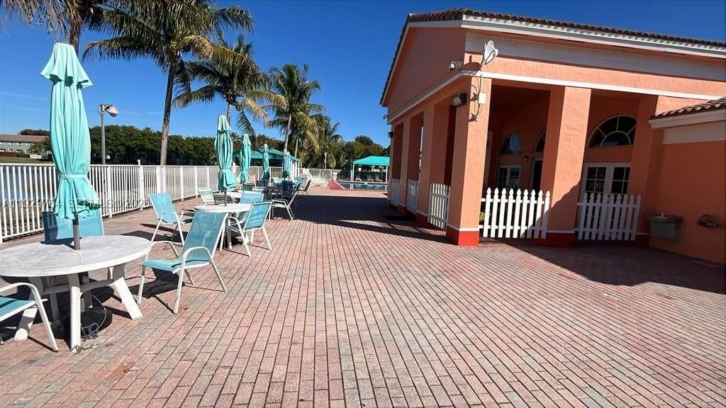 For Sale: $229,000 (3 beds, 2 baths, 1182 Square Feet)