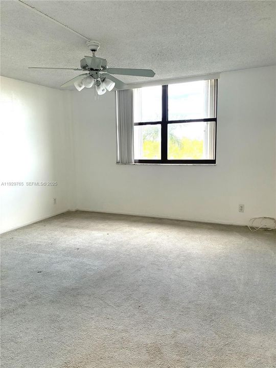 For Sale: $295,000 (2 beds, 2 baths, 1190 Square Feet)