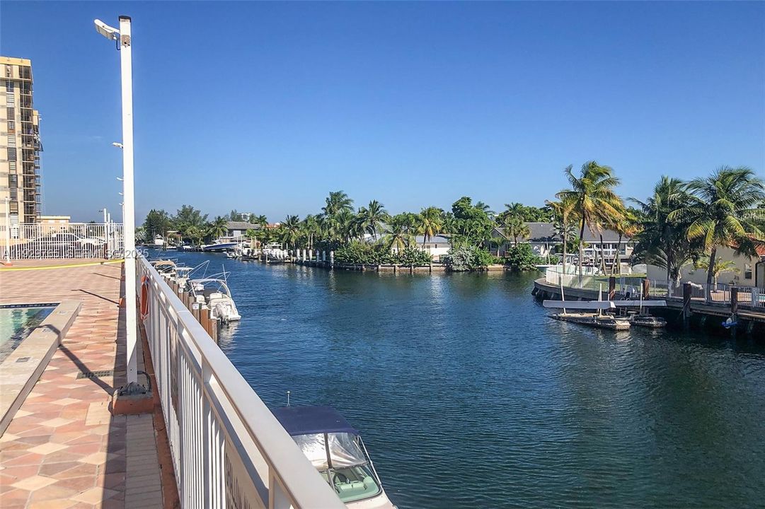 For Sale: $295,000 (2 beds, 2 baths, 1190 Square Feet)