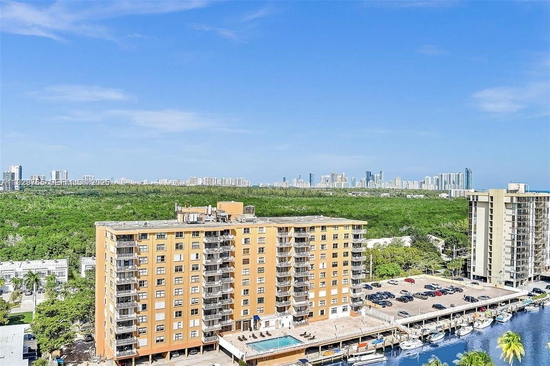 For Sale: $295,000 (2 beds, 2 baths, 1190 Square Feet)