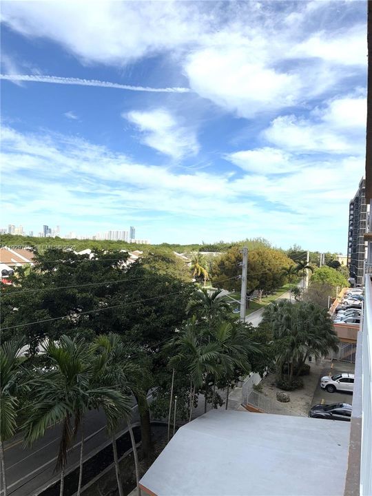 For Sale: $295,000 (2 beds, 2 baths, 1190 Square Feet)