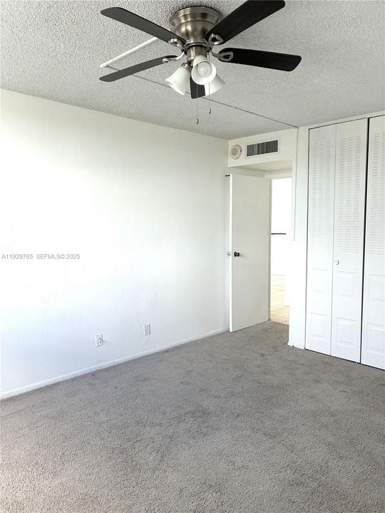 For Sale: $295,000 (2 beds, 2 baths, 1190 Square Feet)