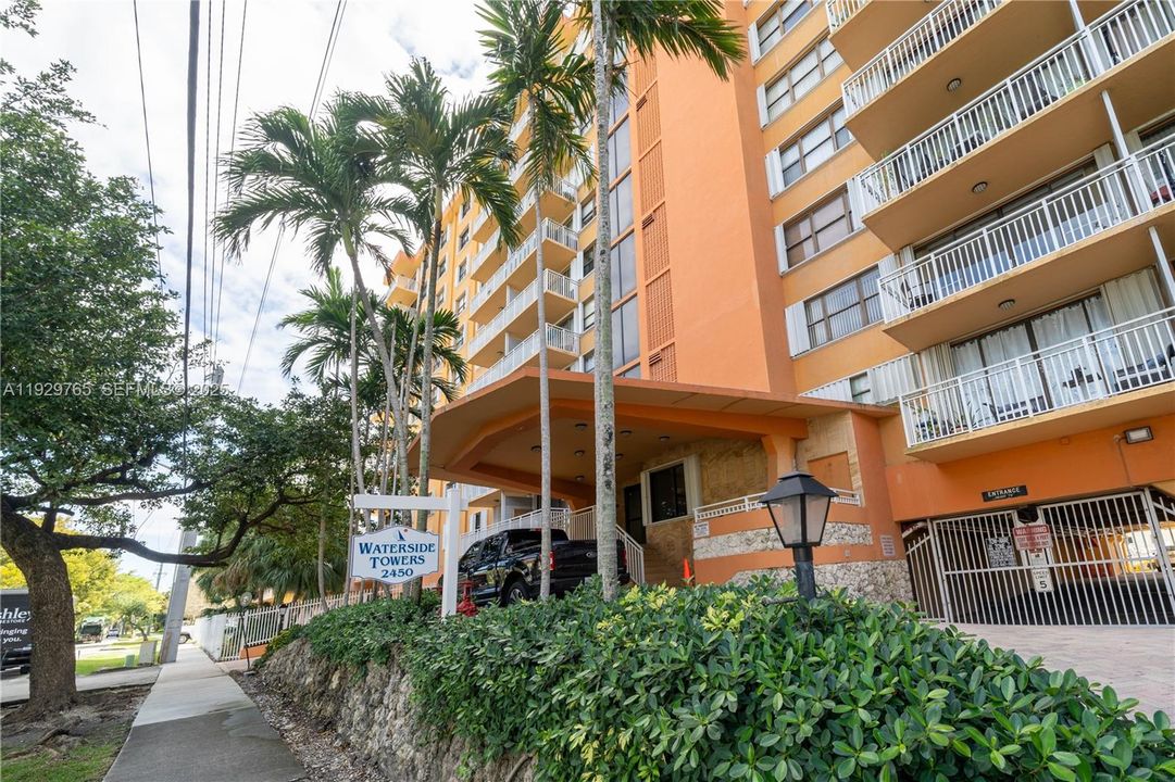 For Sale: $295,000 (2 beds, 2 baths, 1190 Square Feet)