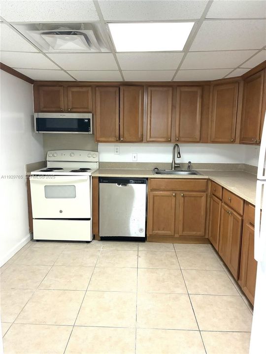 For Sale: $295,000 (2 beds, 2 baths, 1190 Square Feet)