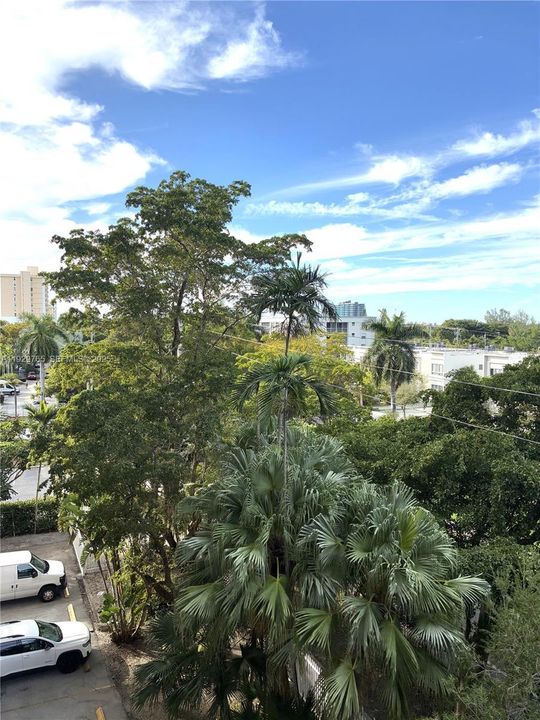 For Sale: $295,000 (2 beds, 2 baths, 1190 Square Feet)