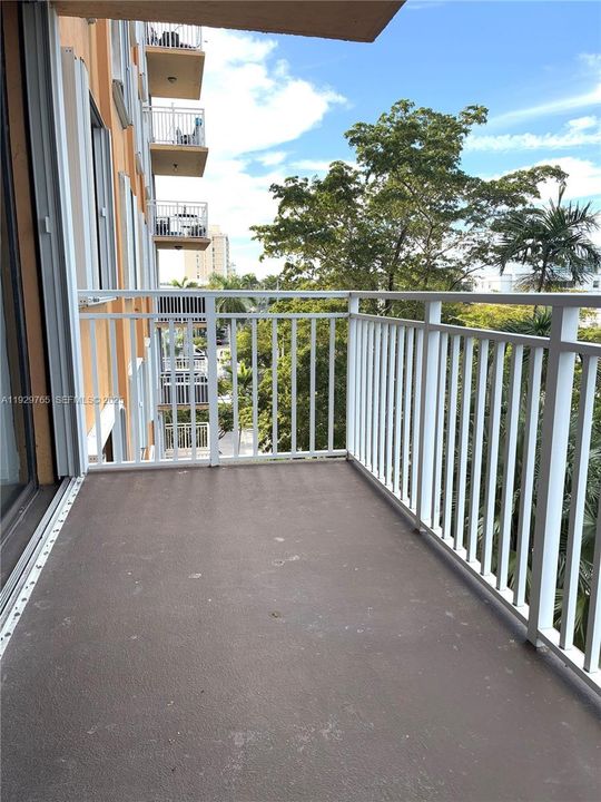 For Sale: $295,000 (2 beds, 2 baths, 1190 Square Feet)