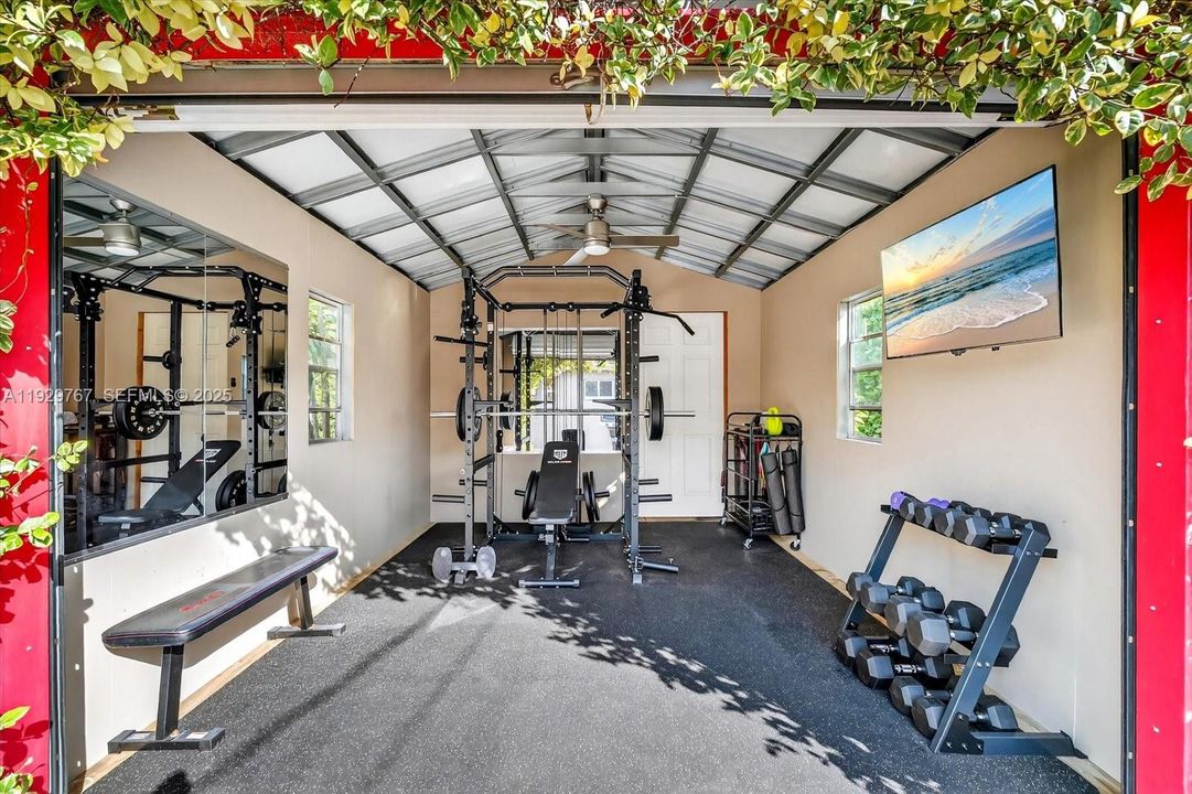 For Sale: $595,000 (3 beds, 2 baths, 1100 Square Feet)