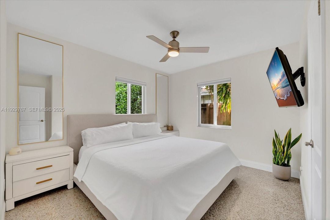 For Sale: $595,000 (3 beds, 2 baths, 1100 Square Feet)