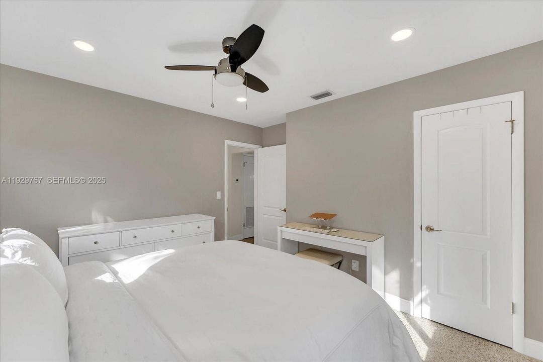 For Sale: $595,000 (3 beds, 2 baths, 1100 Square Feet)