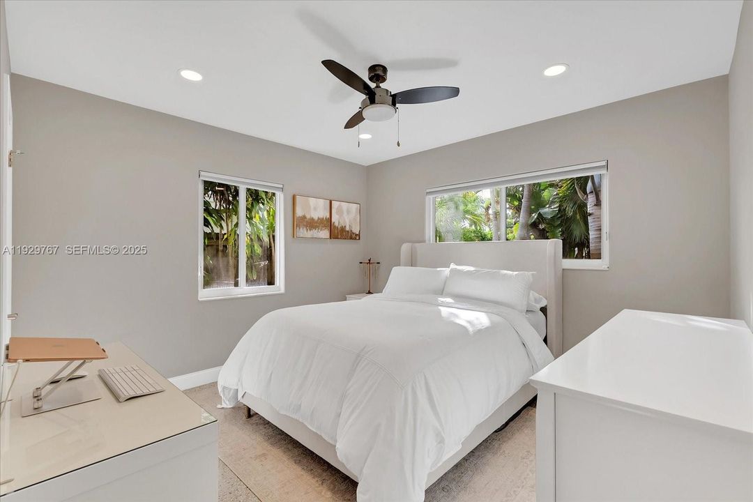 For Sale: $595,000 (3 beds, 2 baths, 1100 Square Feet)