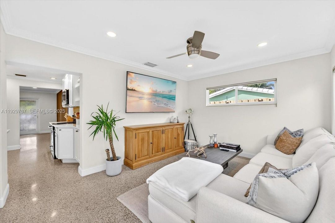 For Sale: $595,000 (3 beds, 2 baths, 1100 Square Feet)