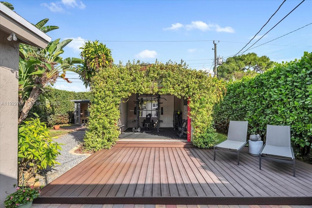 For Sale: $595,000 (3 beds, 2 baths, 1100 Square Feet)