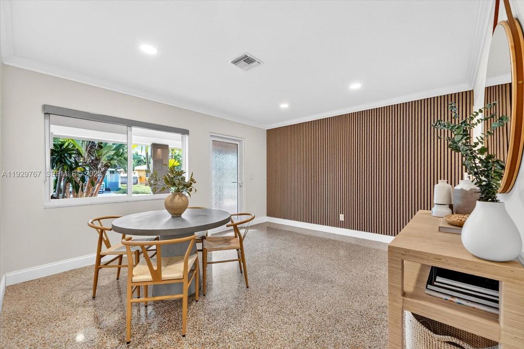 For Sale: $595,000 (3 beds, 2 baths, 1100 Square Feet)