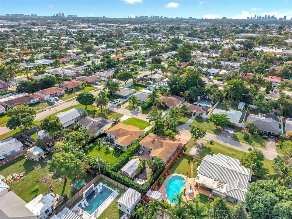 For Sale: $595,000 (3 beds, 2 baths, 1100 Square Feet)