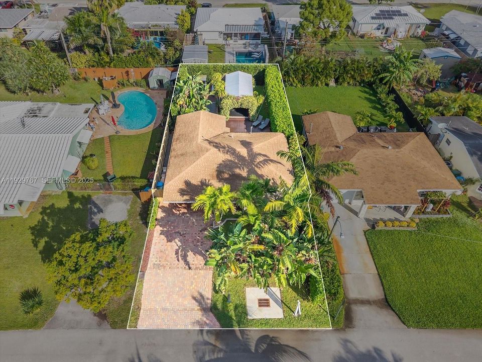 For Sale: $595,000 (3 beds, 2 baths, 1100 Square Feet)