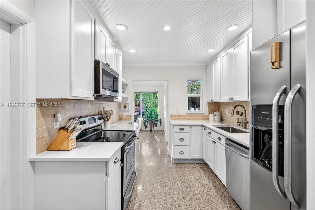 For Sale: $595,000 (3 beds, 2 baths, 1100 Square Feet)