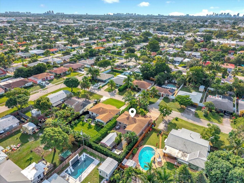 For Sale: $595,000 (3 beds, 2 baths, 1100 Square Feet)