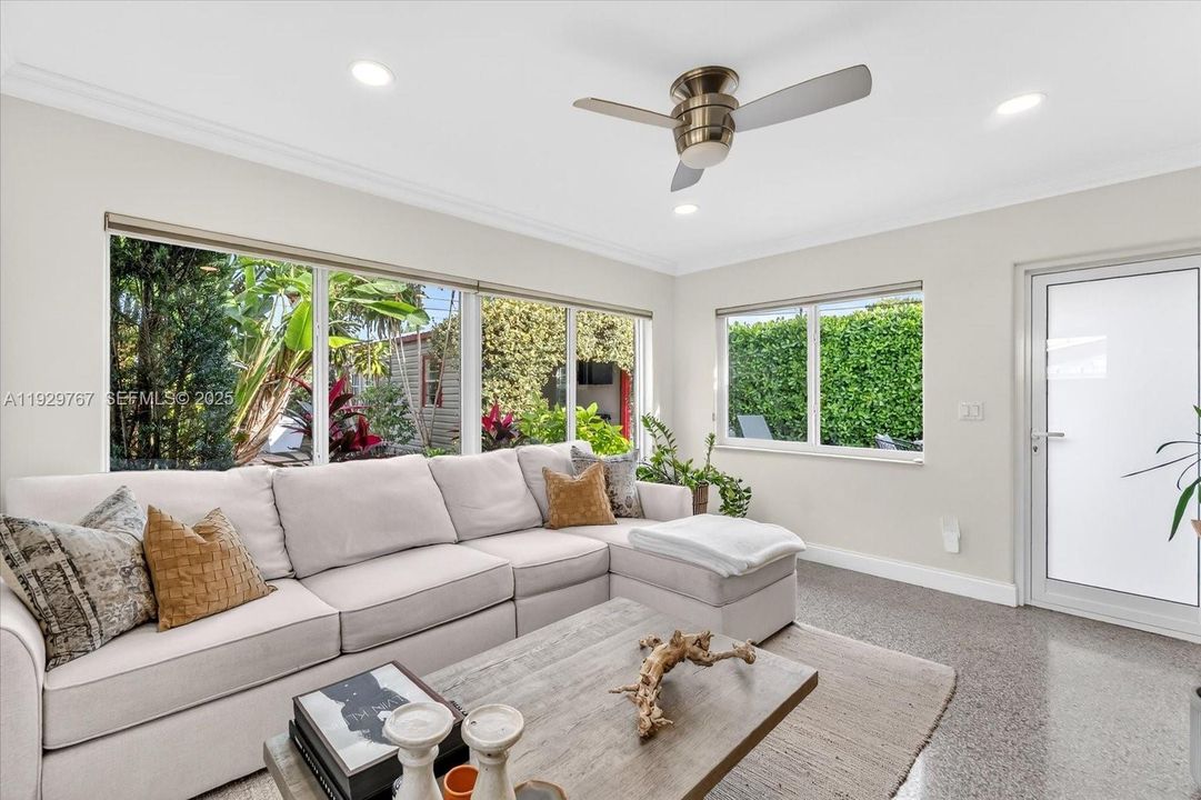 For Sale: $595,000 (3 beds, 2 baths, 1100 Square Feet)