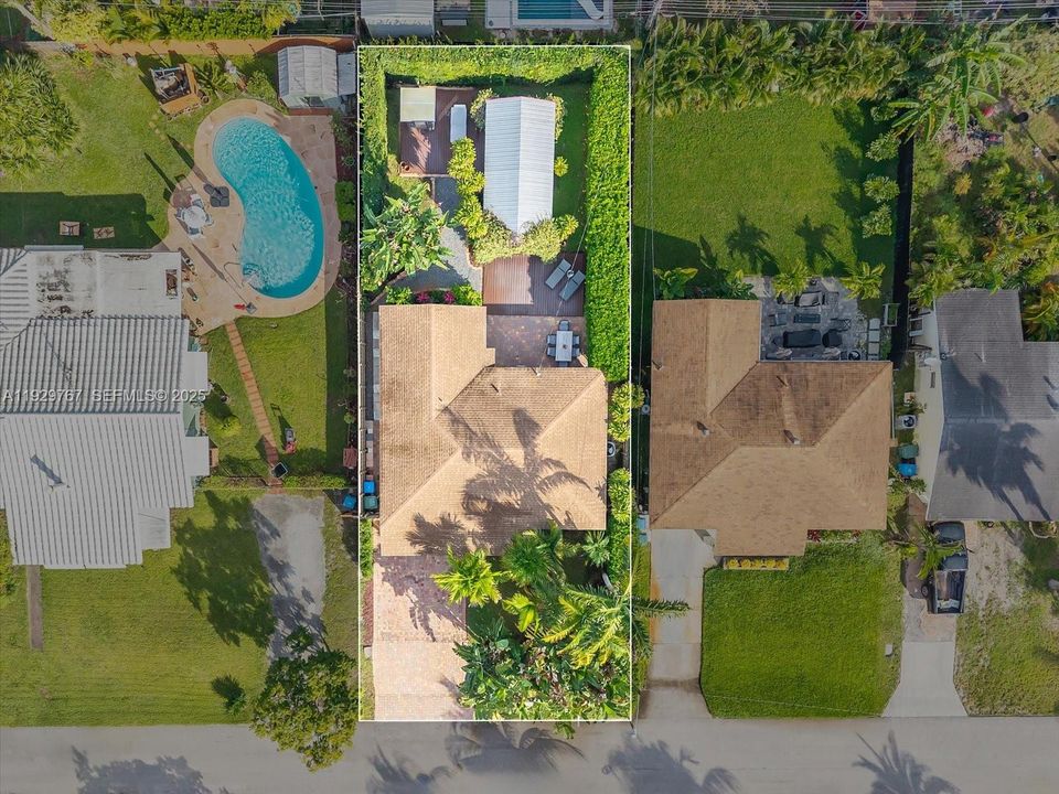 For Sale: $595,000 (3 beds, 2 baths, 1100 Square Feet)