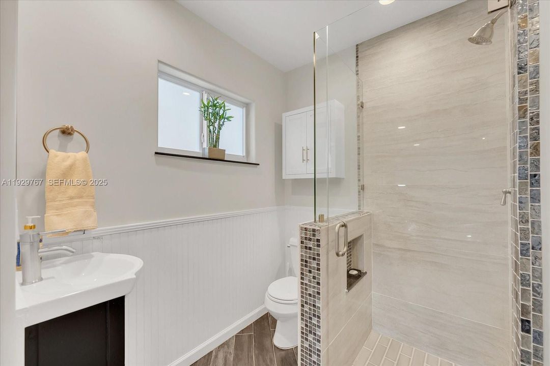 For Sale: $595,000 (3 beds, 2 baths, 1100 Square Feet)