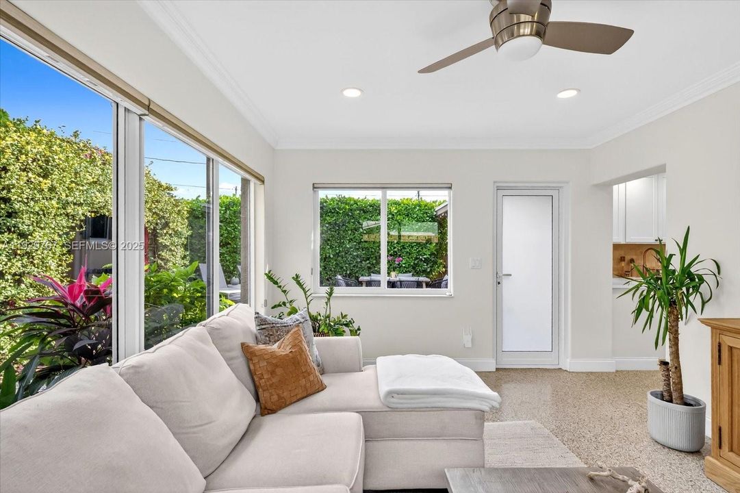 For Sale: $595,000 (3 beds, 2 baths, 1100 Square Feet)