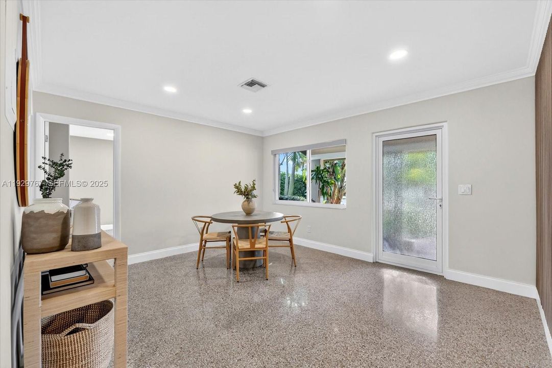 For Sale: $595,000 (3 beds, 2 baths, 1100 Square Feet)